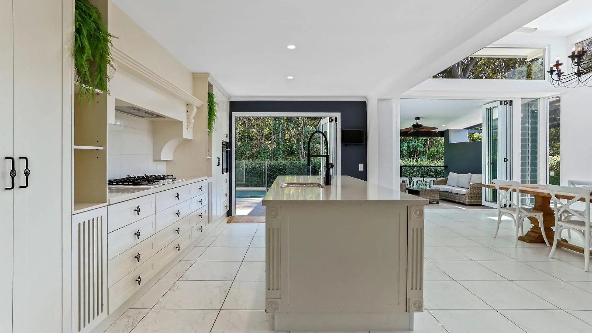 34 Sleepy Hollow Dr Noosa Heads Holiday home